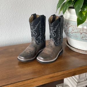 Boys boots, size 9, brown and black